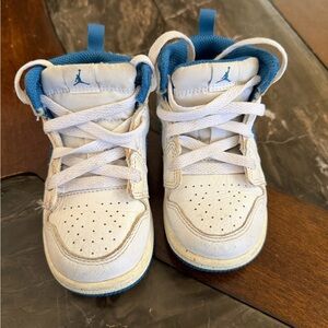 Nike Kids White and Blue Sneakers